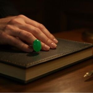 Vintage green Lucite ring size 6 gold plated